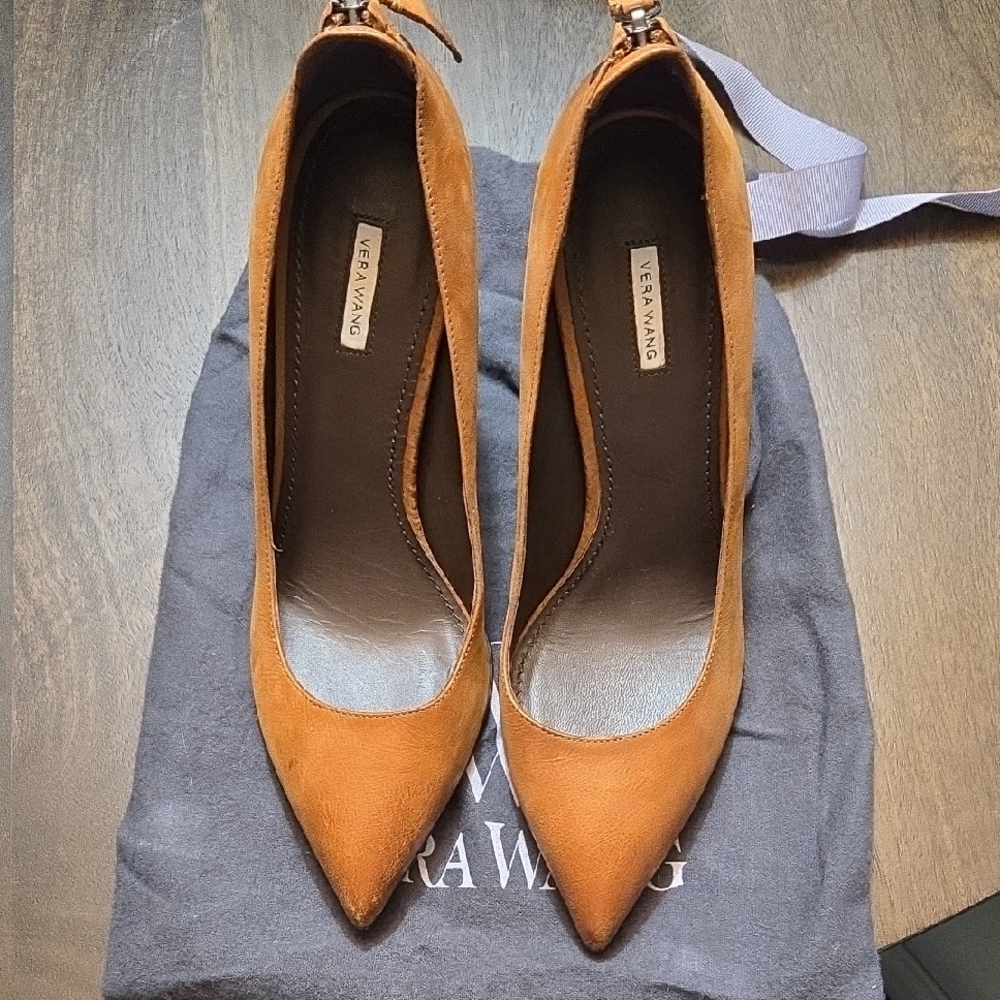 Vera Wang Women's Brown Pointed Heels